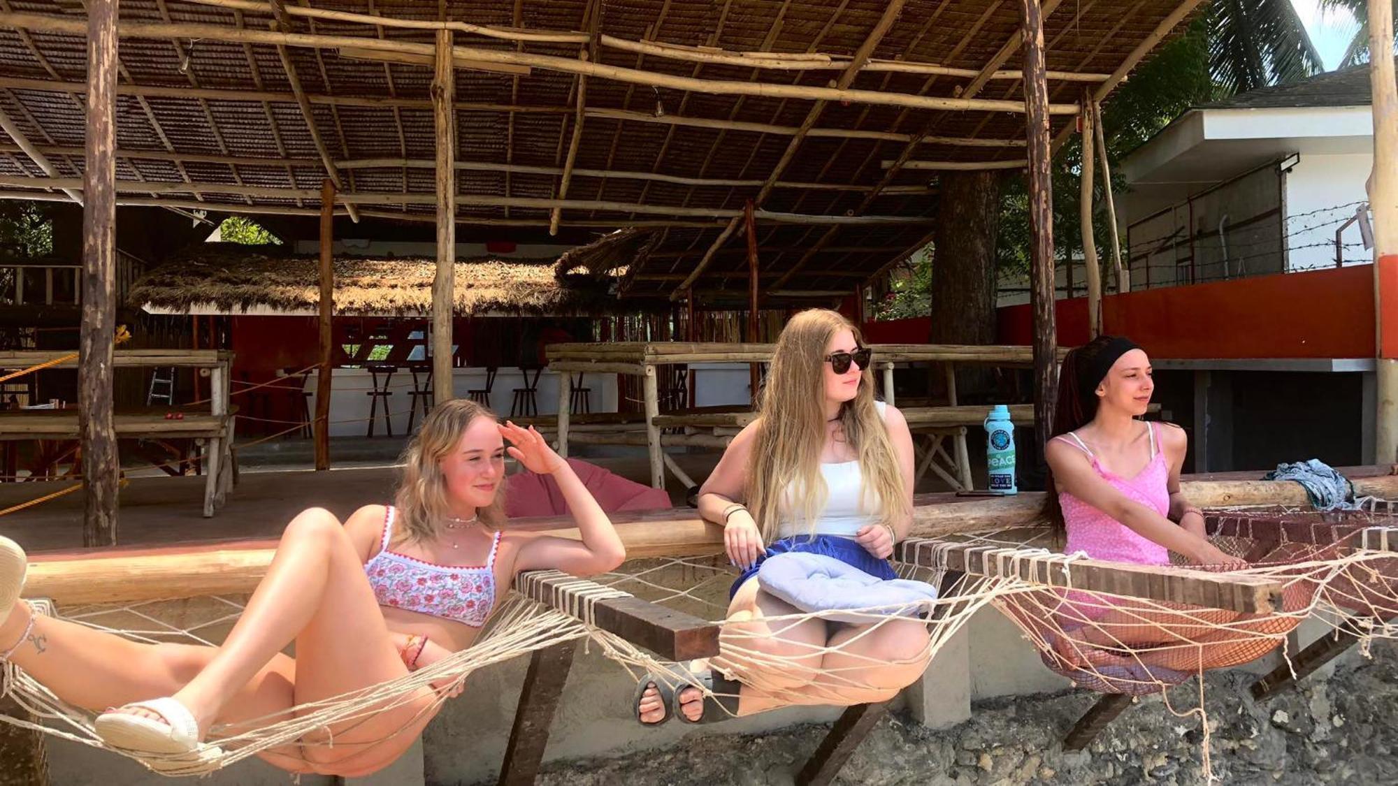 Oia Beach Hostel - אל נידו מראה חיצוני תמונה